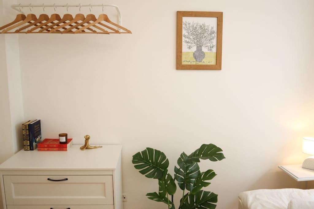 Charming, Modern & Spacious Apartment Вена Экстерьер фото