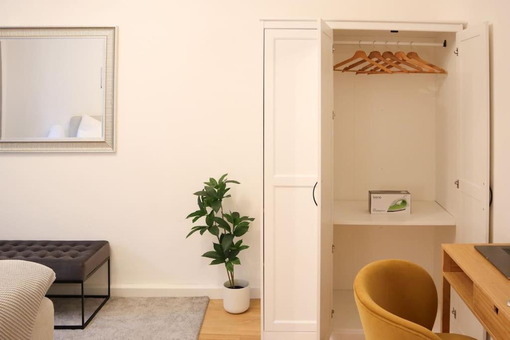 Charming, Modern & Spacious Apartment Вена Экстерьер фото