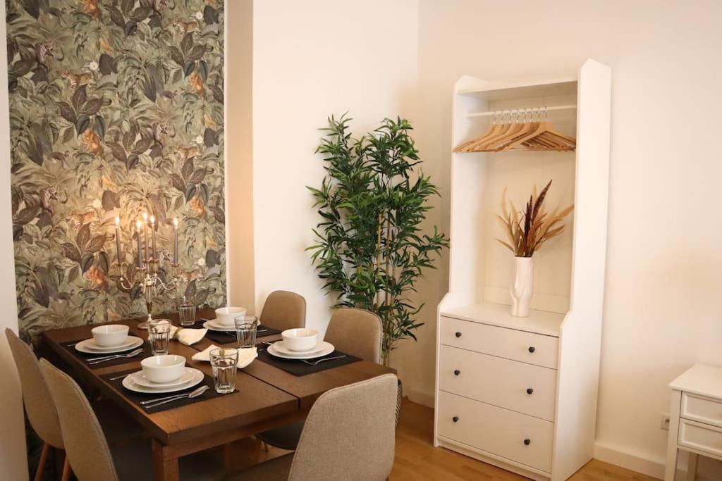 Charming, Modern & Spacious Apartment Вена Экстерьер фото